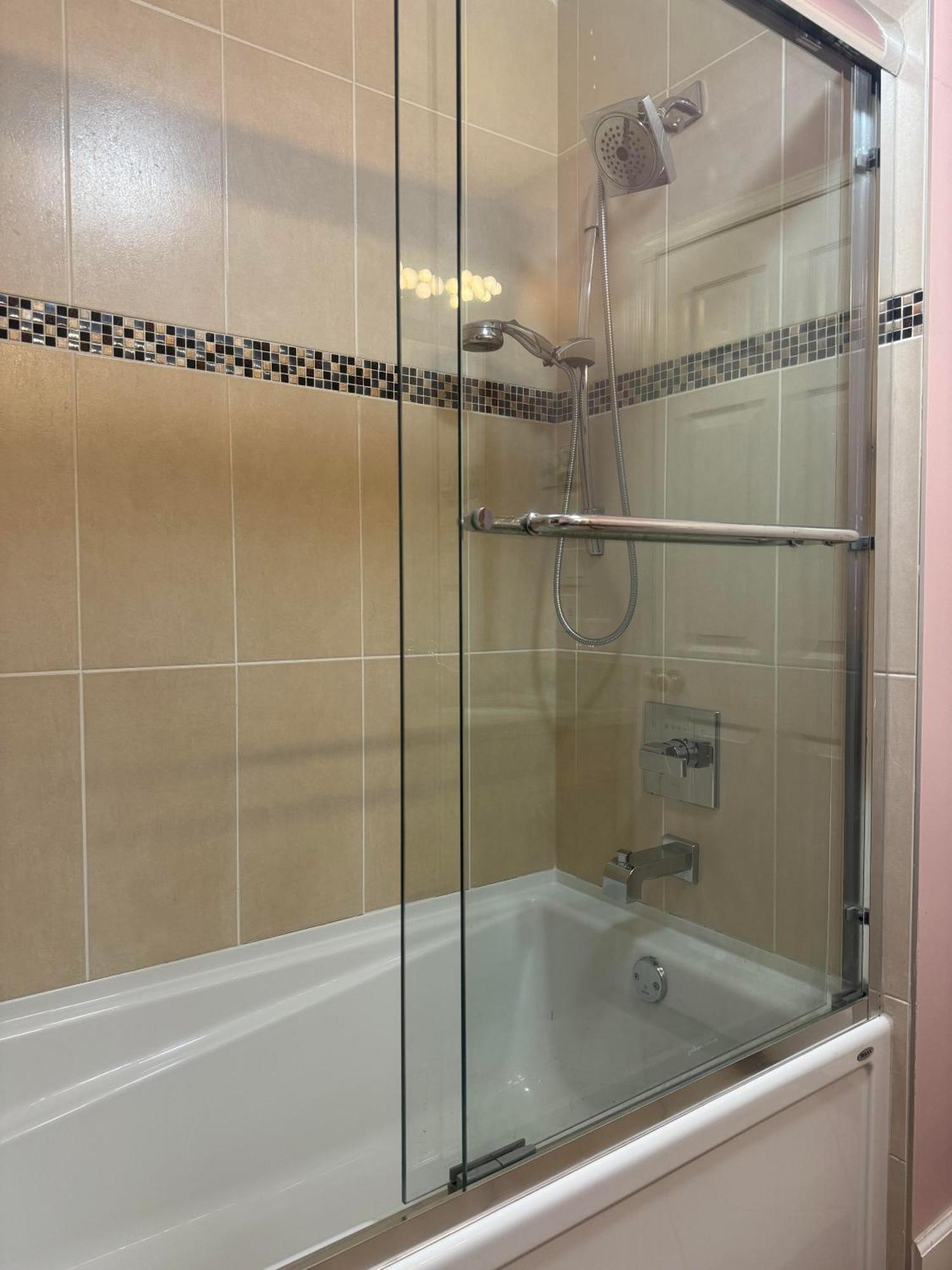 Comfortable Guest Home Near Downtown Vancouver & Sights & Stores Extérieur photo